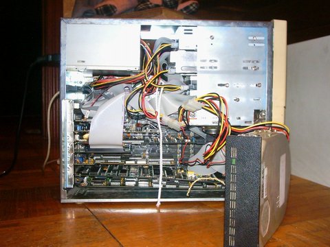 Снизу вверх: Геркулес, MFM-контроллер, видео, SCSI, флоп, звук, порты, SCSI порт 50 пин