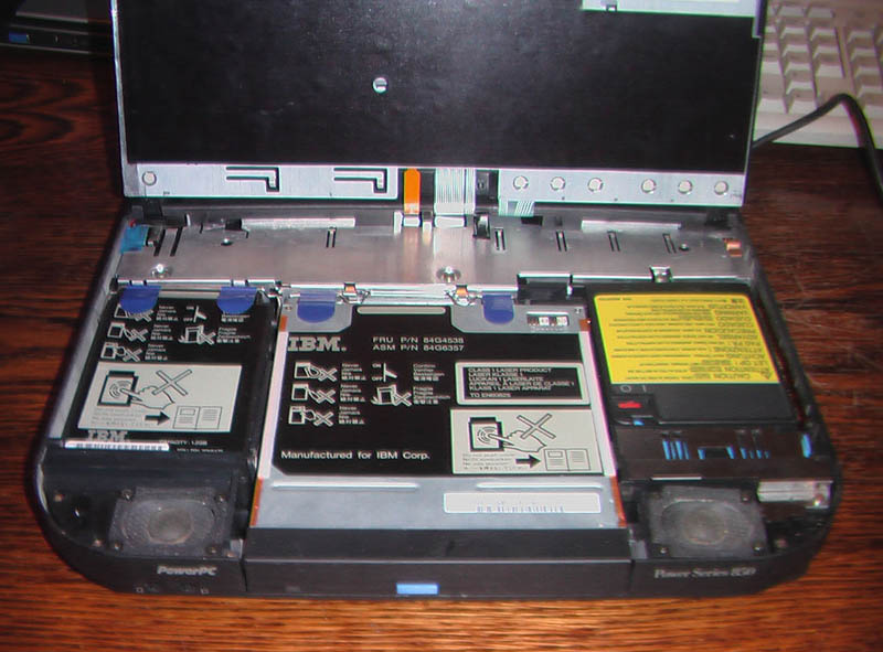 IBM ThinkPad 850. Вид с откинутой клавиатурой