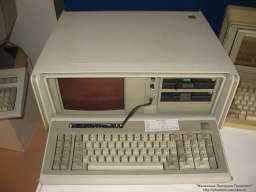 IBM PC Portable. Кликните для просмотра увеличенной фотографии